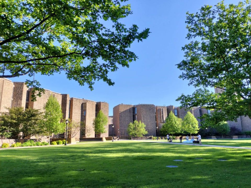 20250617坂井先生イエール大学・学生寮入口