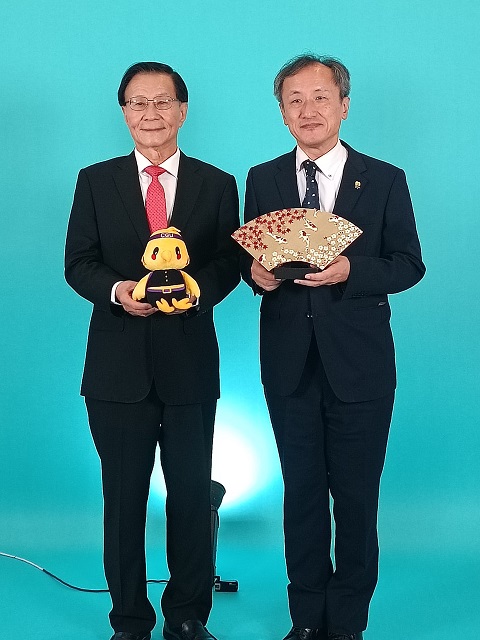 20251202淡江贈呈式