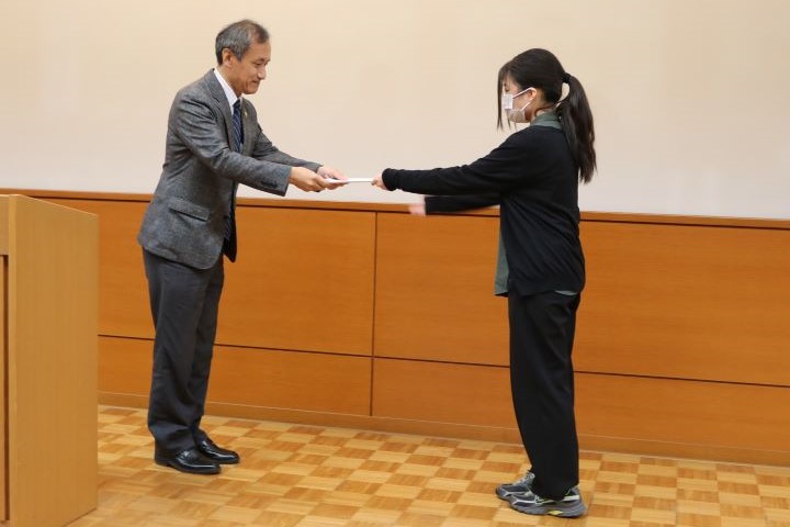 04_「中央学院大学データサイエンス・AI入門プログラム修了証授与式」開催