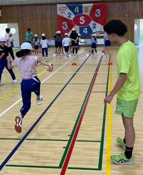 01_小林ゼミ「群馬県嬬恋村の小学校でキッズアスレティックス指導」