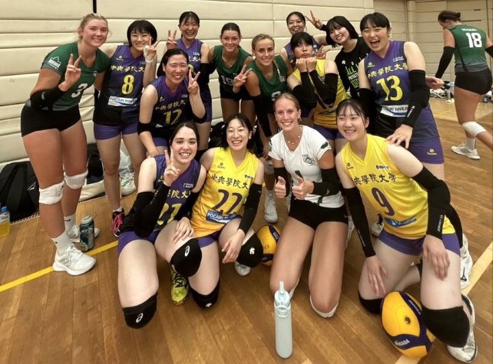 01_バレーボール部女子がカナダの大学チームと親善試合