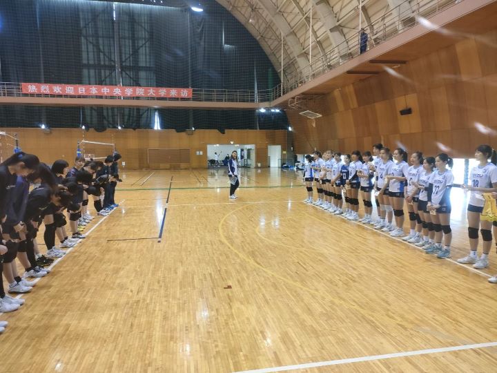 02_バレーボール部女子が香港浸會大学と親善試合